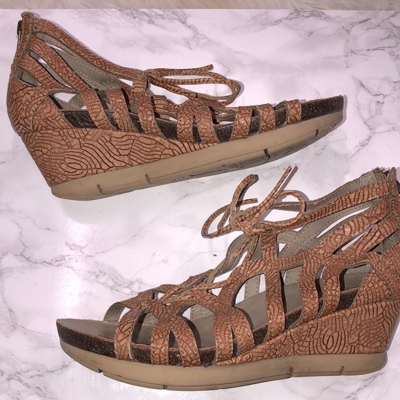 Hokus Pokus Size 7 1/2 gladiator style shoes - Picture 7 of 8